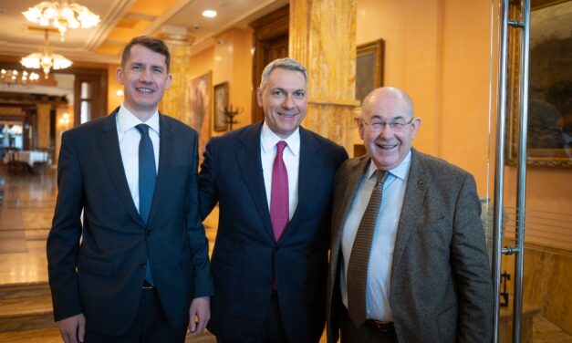 Lázár: Egy asztalra fel sem férnek a közlekedési fejlesztések, amelyeket Szerbiával megvalósítunk