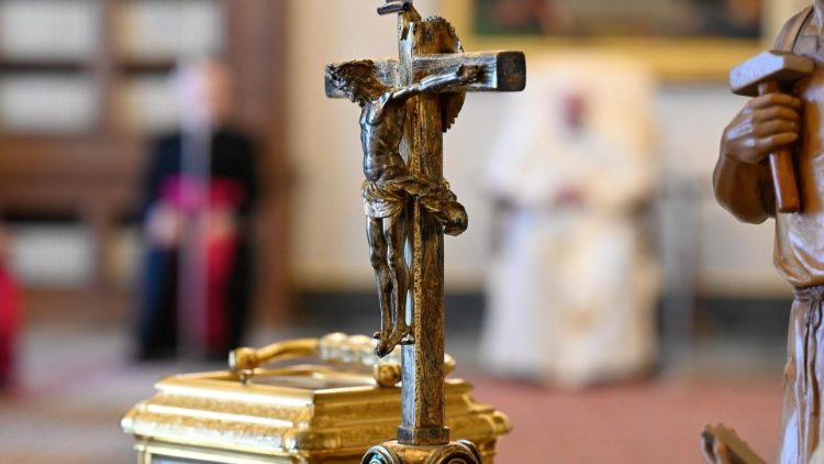 Az anglikán egyház megfontolja, gendersemlegesítsék-e Istent