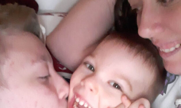 <span class="entry-title-primary">Az anyák erősebbek, mint hiszik</span> <span class="entry-subtitle">Az óbecsei Molnár Muzslai Anita és férje egy középiskolás mellett egy halmozottan sérült ötéves kisfiút is nevel</span>