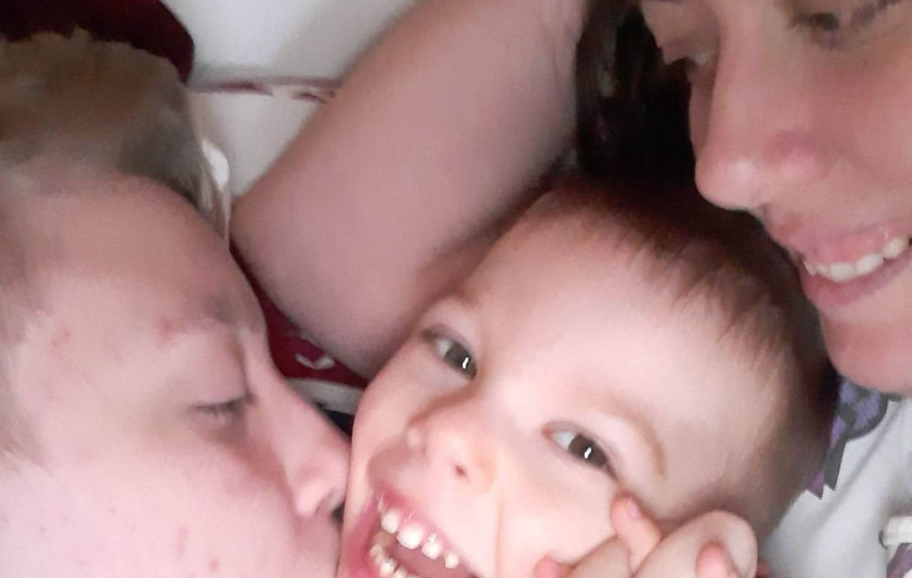 <span class="entry-title-primary">Az anyák erősebbek, mint hiszik</span> <span class="entry-subtitle">Az óbecsei Molnár Muzslai Anita és férje egy középiskolás mellett egy halmozottan sérült ötéves kisfiút is nevel</span>