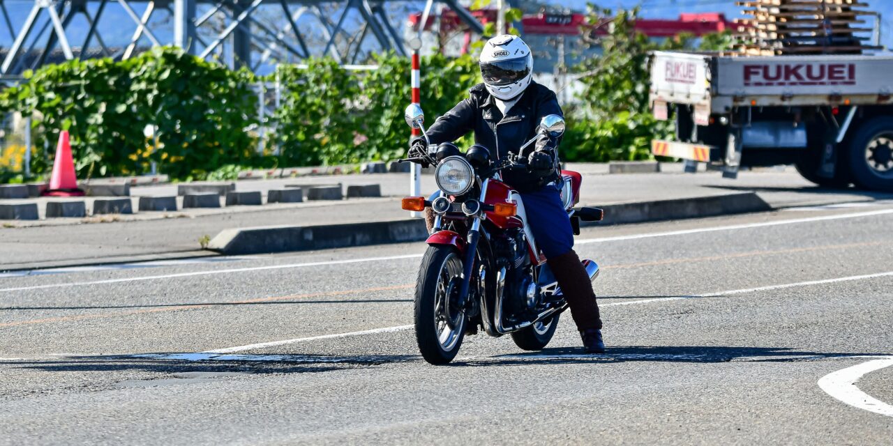 A rendőrség a többi gépjárművezetőt (is) figyelmezteti: Vigyázzanak a motorosokra!