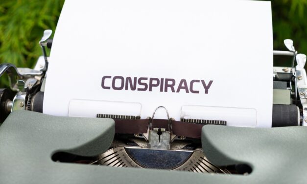 <span class="entry-title-primary">A jelen eretnekei: az összeesküvés-elméletek terjesztői</span> <span class="entry-subtitle">Családi Kör (2023. február 23.) lapszemle</span>