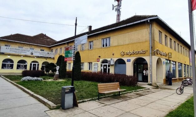 <span class="entry-title-primary">Csáki szalmája</span> <span class="entry-subtitle">Kinek a tulajdona a temerini művelődési ház?   </span>