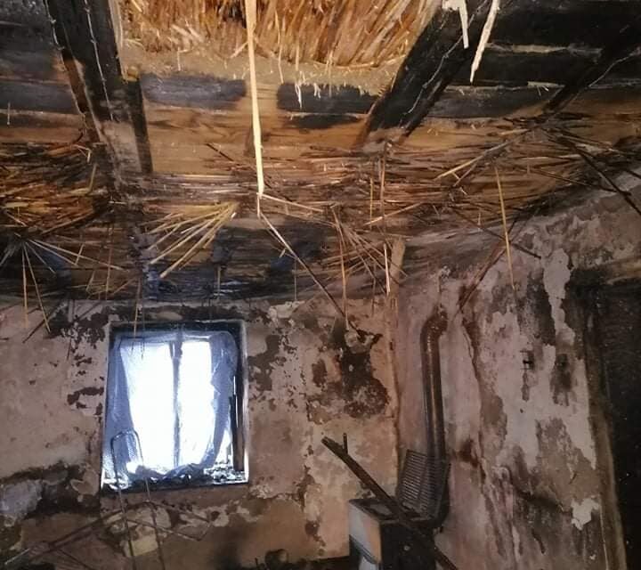 Egyedül neveli fogyatékkal élő fiát, most leégett a háza a tiszaszentmiklósi édesanyának