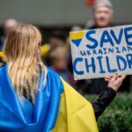 Elsírta magát az uniós tolmács az ukrajnai kisfiú történetének hallatán (videóval)