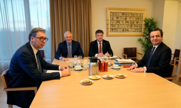 Szombaton délelőtt ismét tárgyalóasztalhoz ül Vučić és Kurti