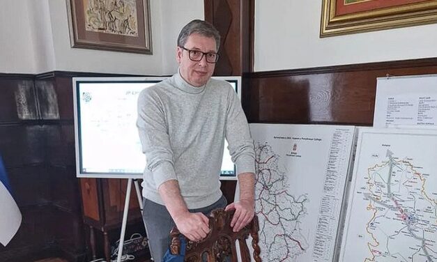 Vučić úgy tesz, mintha nem lenne fáradt, de ma már ötször mosdott