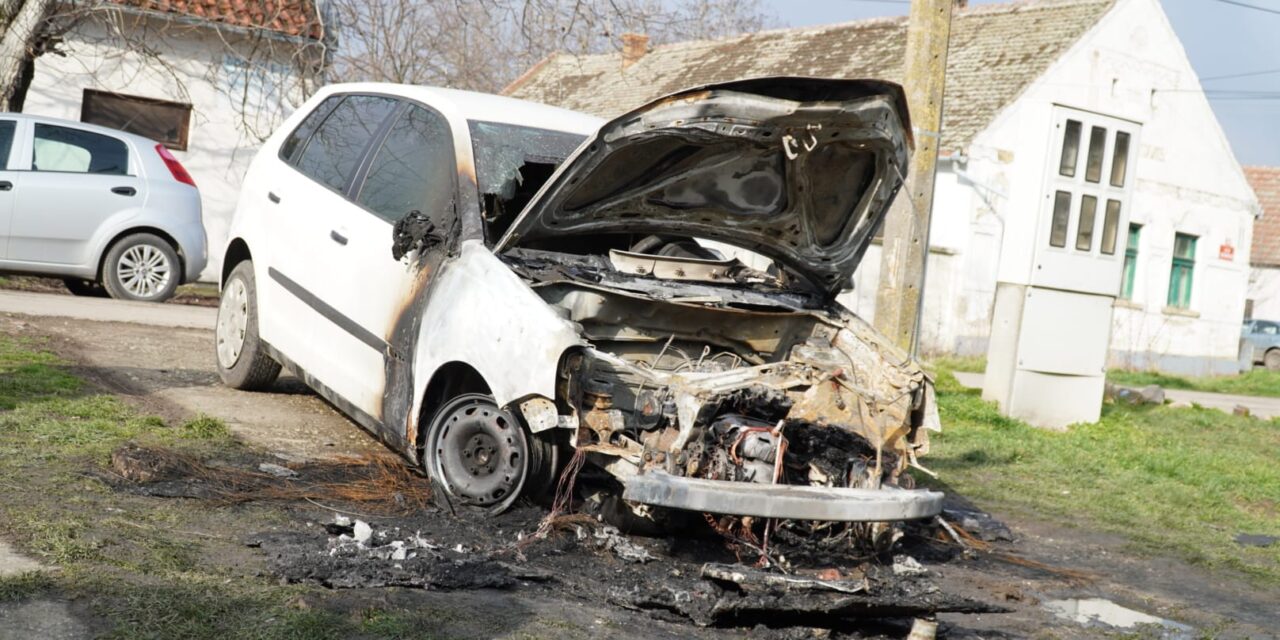 Eleméren felgyújtották a Szabadság és Igazságosság Párt tagjának autóját