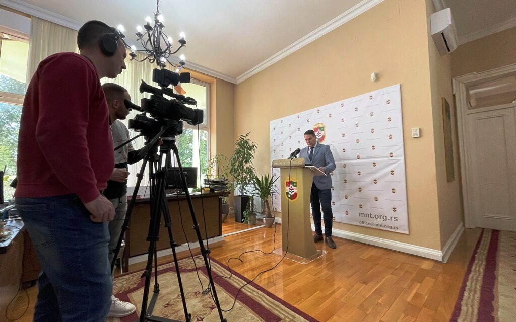 Pályázati dömping a Magyar Nemzet Tanácsnál