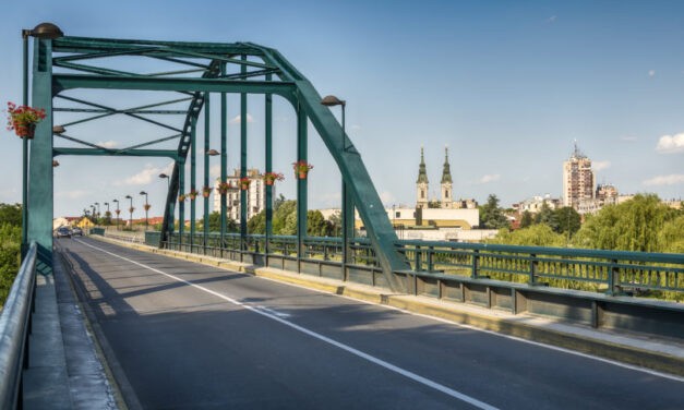 Leugrott a hídról egy nő Pancsován