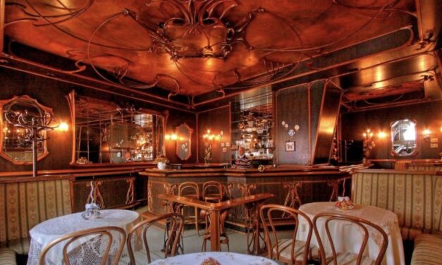 A Népszínház épületébe kerül a Papillon kávézó szecessziós hangulatú beltere