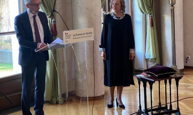 Dr. Ghilezán Szilviát a francia Akadémiai Pálmarend tiszti fokozatával tüntették ki