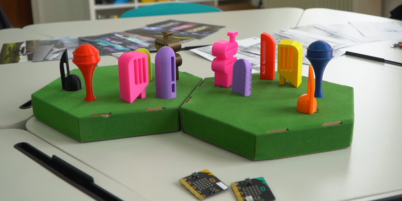 <span class="entry-title-primary">A digitális technológiákat nem csak informatikaórán lehet használni</span> <span class="entry-subtitle">Az alkotópedagógia módszertanával ismerkedtek vajdasági pedagógusok Óbecsén</span>