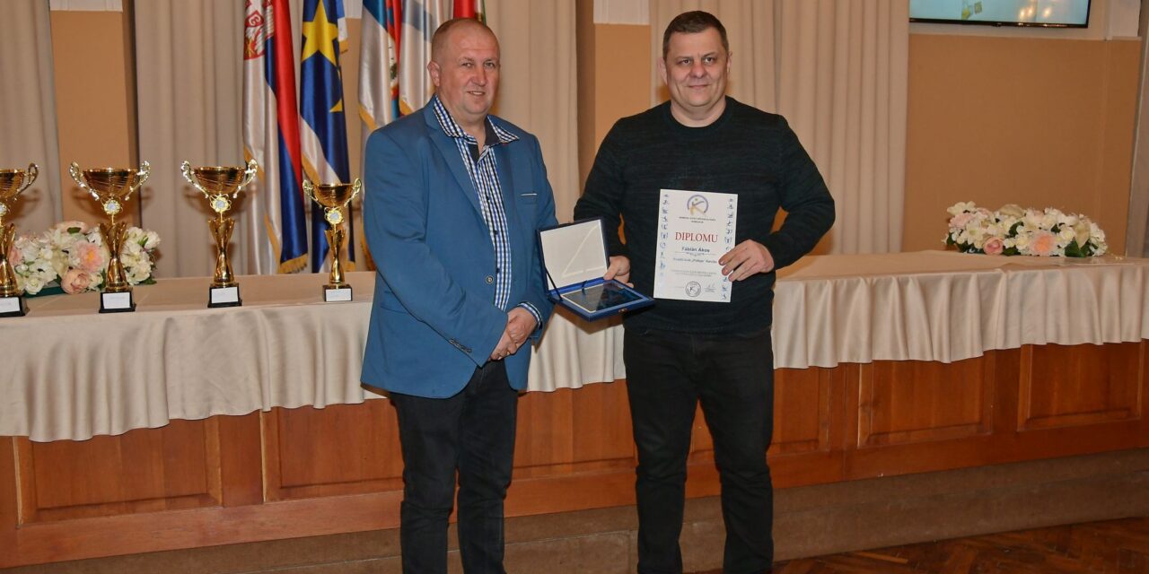 <span class="entry-title-primary">„Hiszek abban, hogy a birkózószőnyeg olyan, mint Aladdin repülő szőnyegje”</span> <span class="entry-subtitle">Interjú Fábián Ákos edzővel</span>