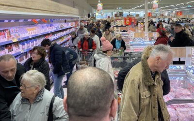 Megrohamozták a vásárlók a zentai Lidl üzletét (képek)