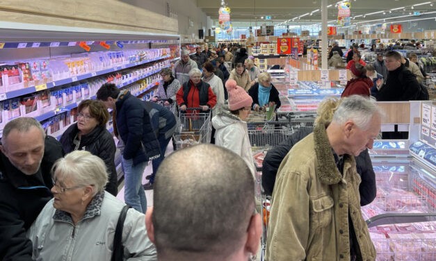 Megrohamozták a vásárlók a zentai Lidl üzletét (képek)
