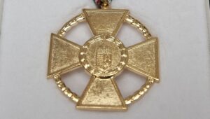 magyar arany érdemkereszt