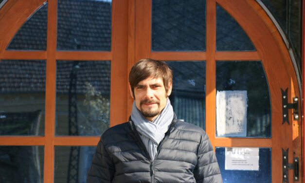 <span class="entry-title-primary">„A legelső lépés, hogy újra felépítsük az öttagú társulatot”</span> <span class="entry-subtitle">Interjú Mészáros Gáborral, a Kosztolányi Dezső Színház új igazgatójával</span>