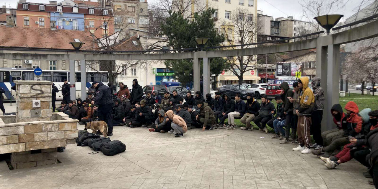 Öt városból több mint hatszáz migránst gyűjtöttek össze és szállítottak el (Fotók+Videó)