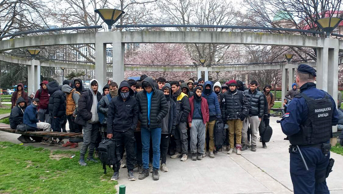 Hétszáznál is kevesebb migráns van a szerbiai befogadó központokban