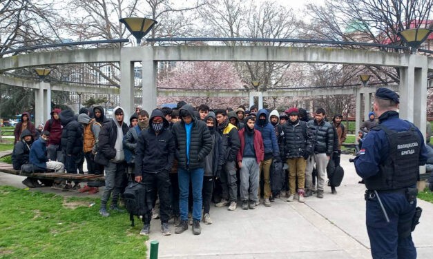 Hétszáznál is kevesebb migráns van a szerbiai befogadó központokban