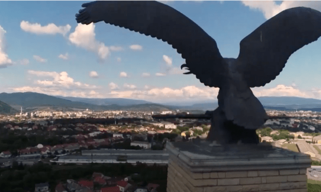 Beperelték a munkácsi városi tanácsot a turul ledöntése miatt