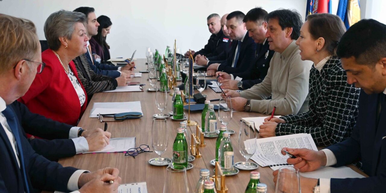 Megtekintésre kerültek a Szerbiai Határőrség és a Frontex határvédelmi egységei