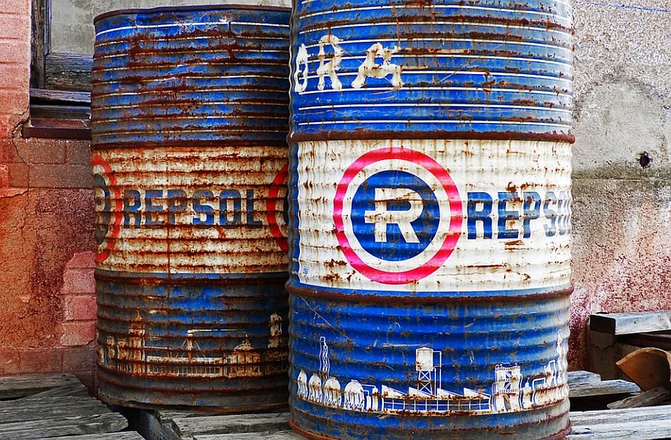 Lopják a naftát Szabadka környékén