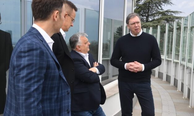 Szíjjártó: Magyarország és Szerbia segíti egymást