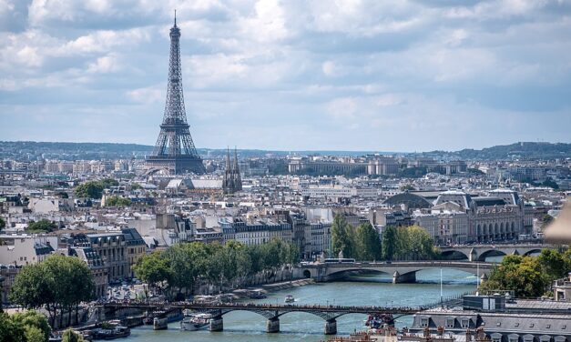 Megbukott a francia kormány