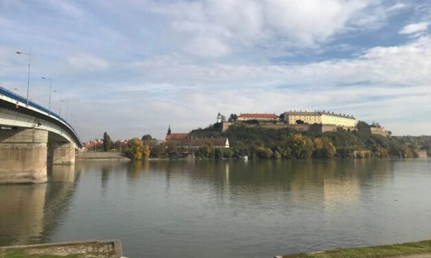 Szelfikészítés közben zuhanhatott a mélybe a két férfi Újvidéken