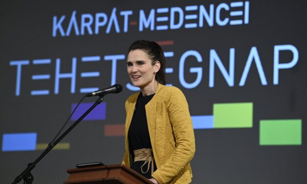 Különdíjat kapott Budapesten a zentai Juhász Hanna és  a bajsai Pletikoszity Martin