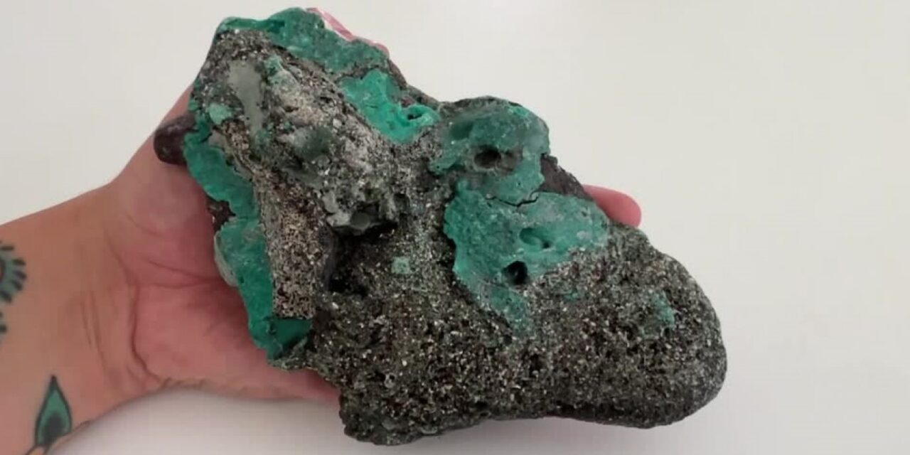 Műanyag sziklák képződnek egy távoli szigeten