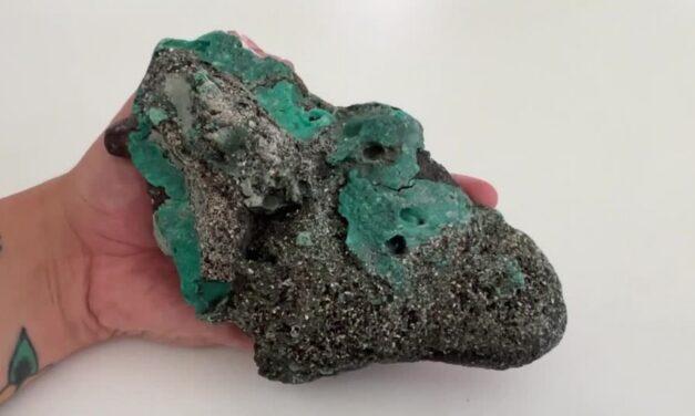 Műanyag sziklák képződnek egy távoli szigeten