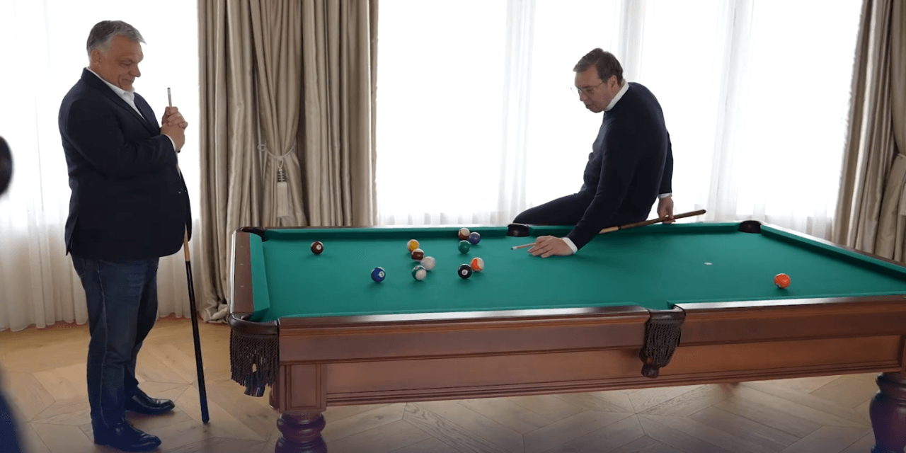 Barátságos biliárd meccset játszott Belgrádban Vučić és Orbán