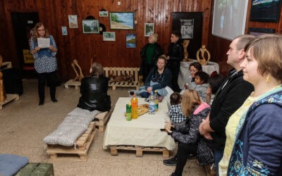 Amatőr festőművészek és fafaragómester kiállítása (fotók)