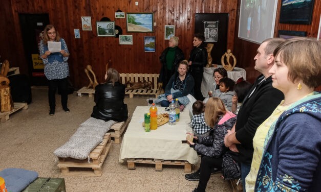 Amatőr festőművészek és fafaragómester kiállítása (fotók)