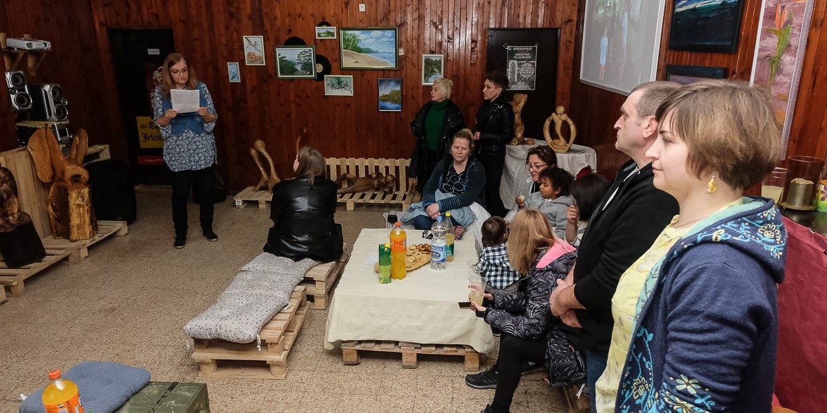 Amatőr festőművészek és fafaragómester kiállítása (fotók)