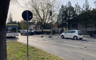 Több autó és egy teherautó ütközött Szabadkán