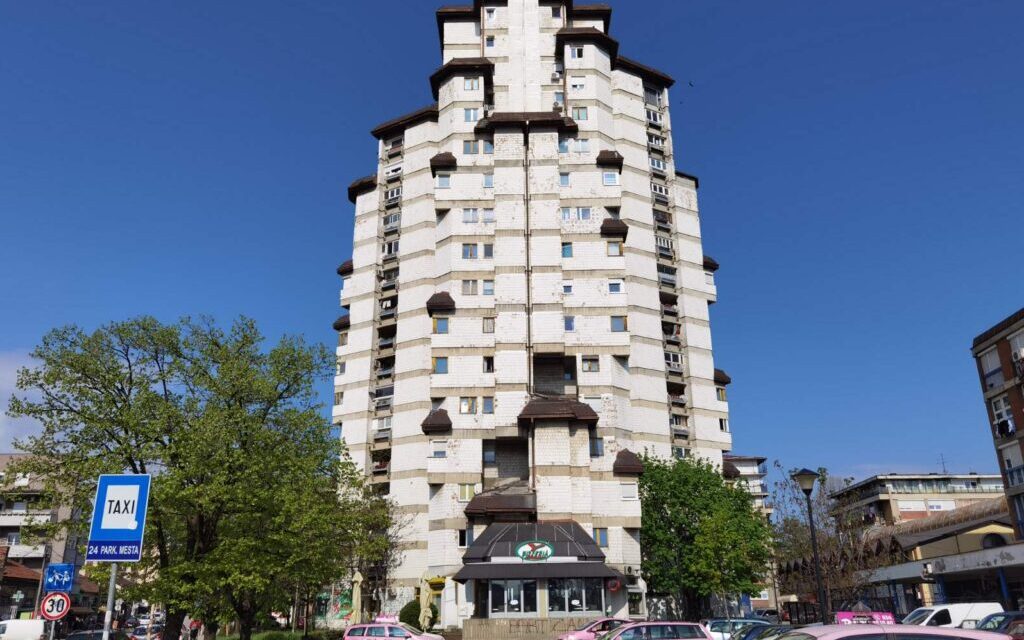 Lezuhant egy nő a 16. emeletről, de túlélte