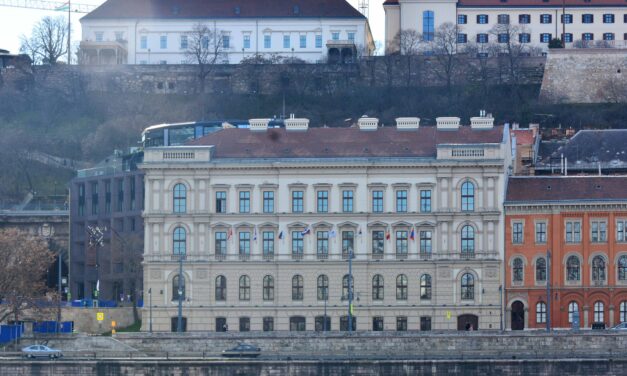 Kémbank: a kötelező körökön túl