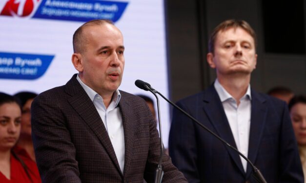 Egy šumadijai törpepárt kollektív átigazolt a Szerb Haladó Párthoz