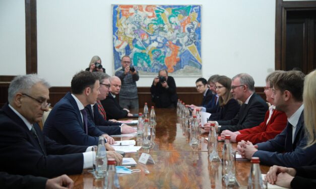 Vučić az IMF küldöttségével tárgyalt: Kiemelt figyelmet kell fordítani a közvállalatokra