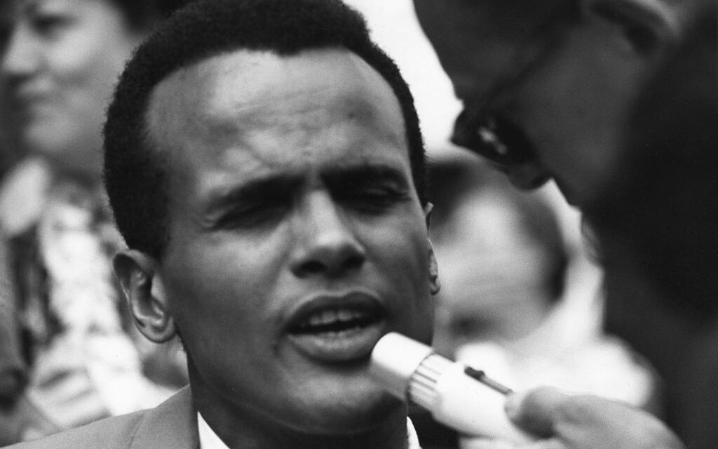 Elhunyt a Banán-dal világhírű előadója