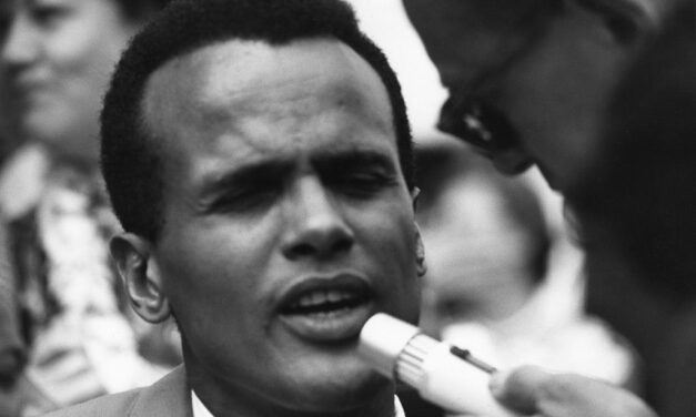 Elhunyt a Banán-dal világhírű előadója