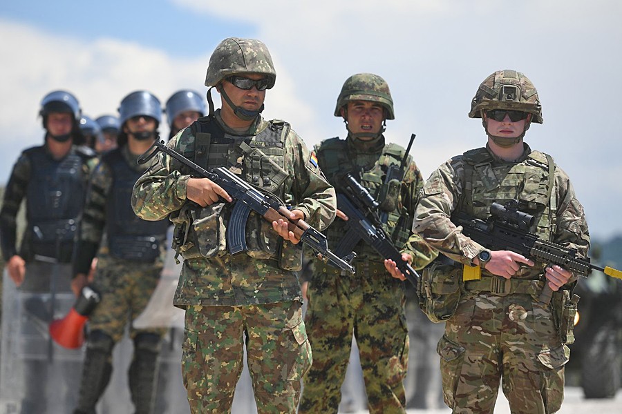 Szerbia felújítja a közös hadgyakorlatokat a NATO-val