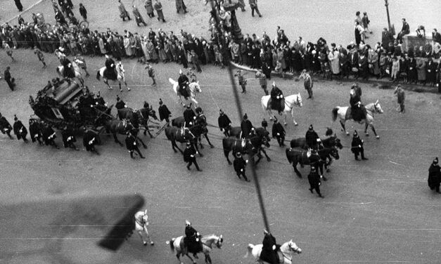 <span class="entry-title-primary">Gazemberek oldalán (1941)</span> <span class="entry-subtitle">Örökbarátsági szerződés Jugoszláviával, majd behódolás Hitlernek – Az egyetlen magyar ellenálló, a miniszterelnök öngyilkos lett</span>