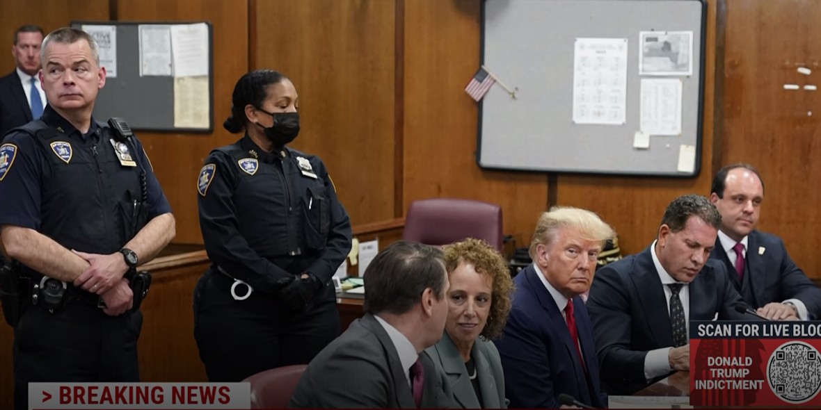 <span class="entry-title-primary">Trumpot bíróság elé állították</span> <span class="entry-subtitle">Az első meghallgatáson ártatlannak vallotta magát (FRISSÜL)</span>