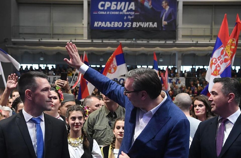 Papíron kapták meg a skandálnivalót Vučić kraljevói nagygyűlésén