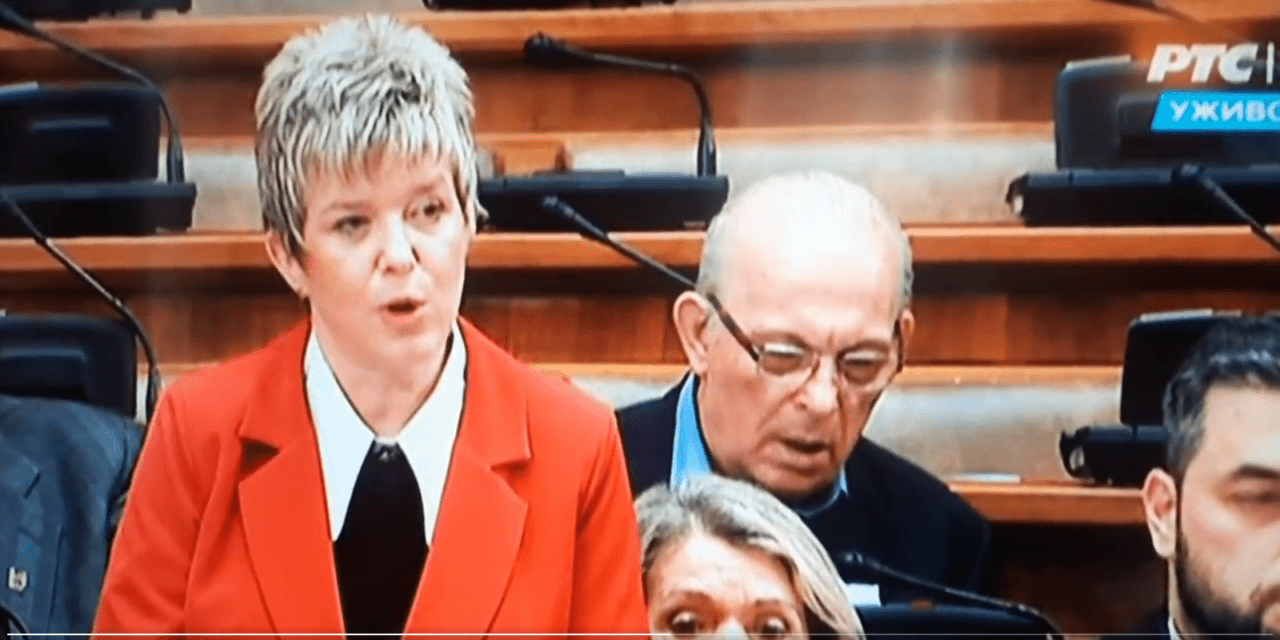 Békésen szundikált a nyugdíjaspárt képviselője Kovács Elvira felszólalása alatt (Videóval)